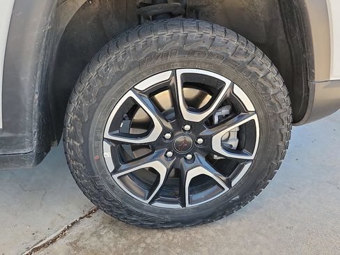 Used 2025 Jeep Compass Trailhawk AWD/4WD image 5