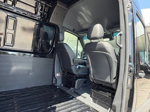 Used 2024 Mercedes-Benz Sprinter 2500 image 19