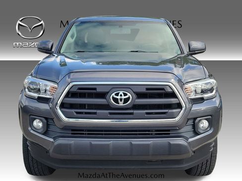 Used 2017 Toyota Tacoma SR5 w/ Tow Package RWD image 7