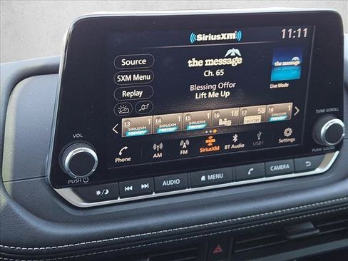 Used 2025 Nissan Rogue S FWD image 11