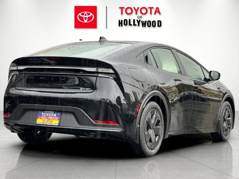 New 2026 Toyota Prius SE image 4
