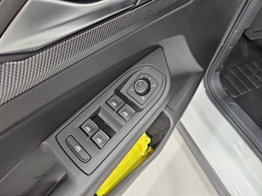 New 2026 Volkswagen GTI SE FWD image 11