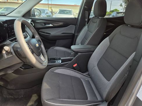 Used 2025 Chevrolet TrailBlazer LT AWD/4WD image 19