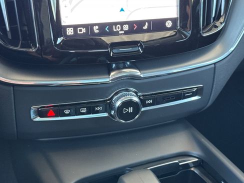 New 2025 Volvo XC60 B5 Core w/ Protection Package Premier image 20