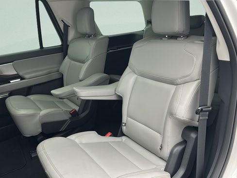 Used 2025 Ford Expedition Active AWD/4WD image 10