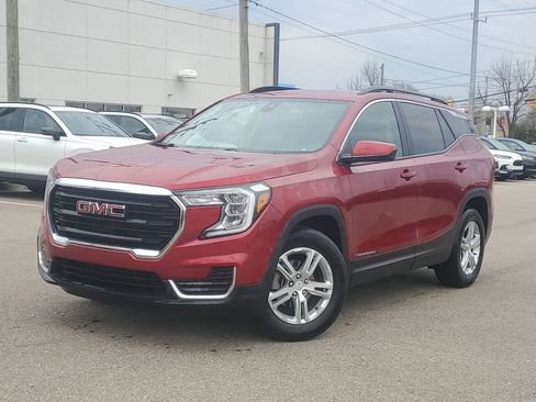 Used 2023 GMC Terrain SLE w/ Driver Convenience Package image 31