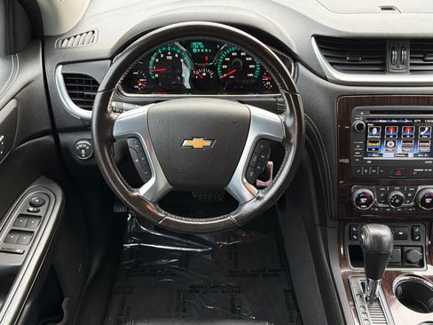 Used 2017 Chevrolet Traverse LT w/ Traveler's Package image 14
