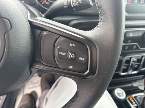 Used 2023 Jeep Gladiator Sport image 19