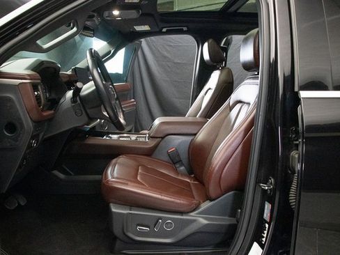 Used 2022 Ford Expedition Limited image 27