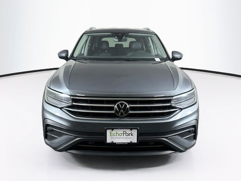 Used 2024 Volkswagen Tiguan SE FWD image 2