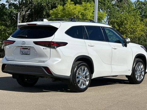 Certified 2026 Toyota Highlander Limited image 4