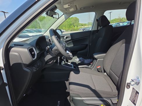 New 2026 Hyundai Venue SE FWD image 5