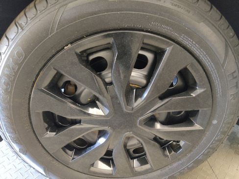 Used 2017 Ford Escape S FWD image 31