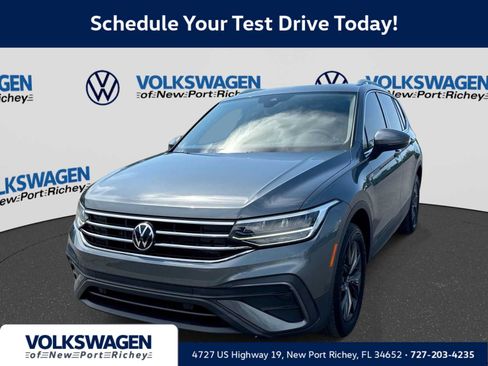 Used 2022 Volkswagen Tiguan SE w/ Panoramic Sunroof Package FWD image 1