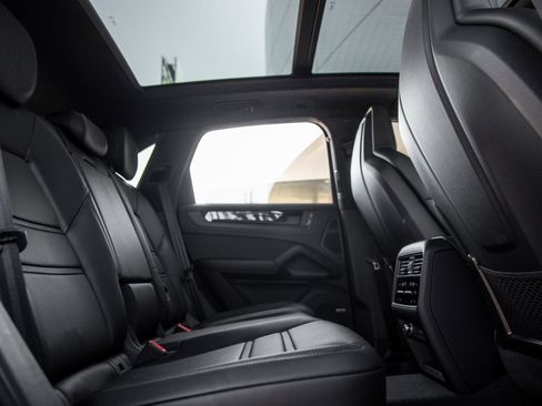 Certified 2025 Porsche Cayenne GTS AWD/4WD image 42