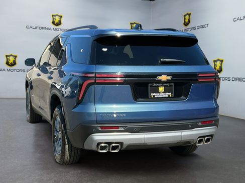 Used 2025 Chevrolet Traverse LT image 7