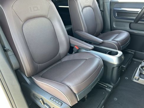 Used 2025 Volkswagen ID. Buzz Pro S RWD image 28