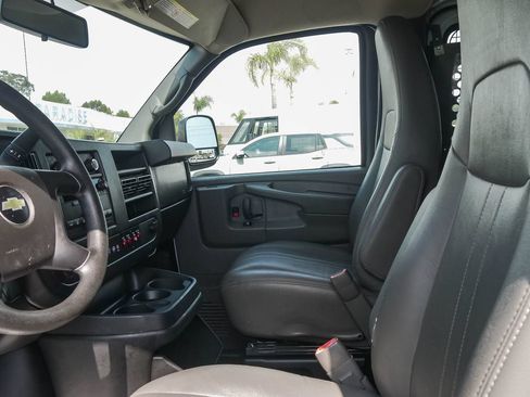 Used 2014 Chevrolet Express 2500 RWD image 13
