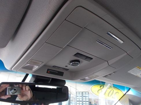 Used 2018 Chevrolet Suburban LT image 26