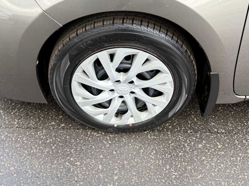 Used 2017 Toyota Corolla LE w/ Carpet Mat Package (TMS) FWD image 10