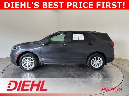 Used 2022 Chevrolet Equinox LS w/ LS Convenience Package AWD/4WD image 4