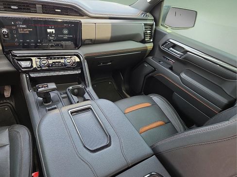 Used 2022 GMC Sierra 1500 AT4 w/ AT4 Preferred Package image 12