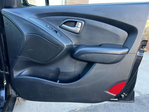 Used 2010 Hyundai Tucson Limited w/ Premium Pkg 4 image 18