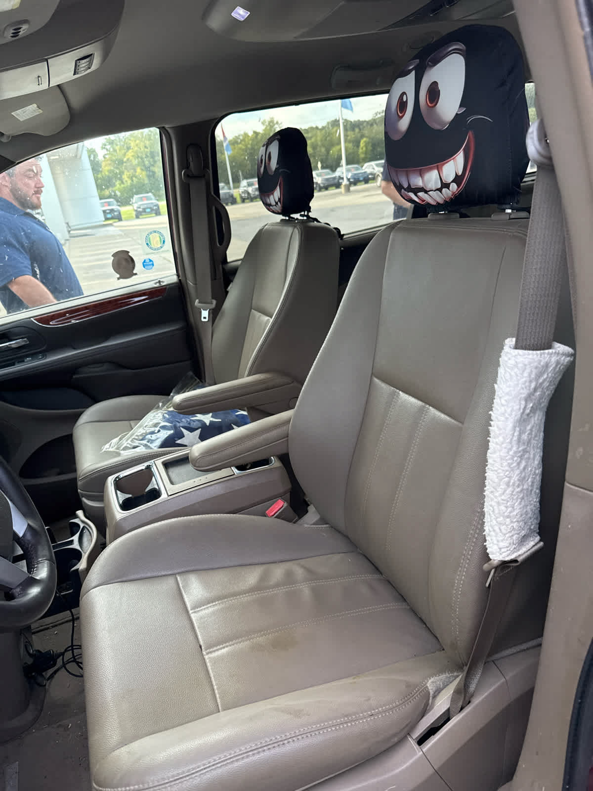 Used 2015 Chrysler Town & Country Touring FWD image 6