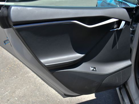 Used 2018 Tesla Model S 75D AWD/4WD image 33