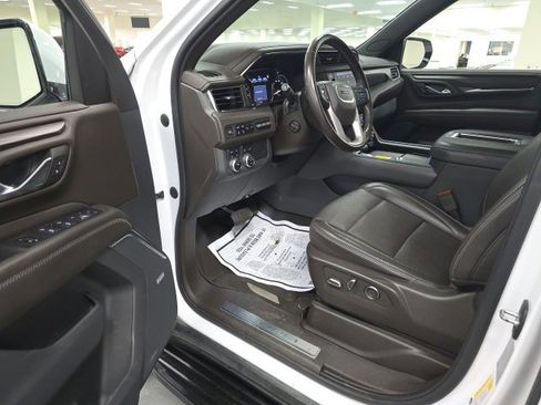 Used 2021 GMC Yukon XL Denali image 13