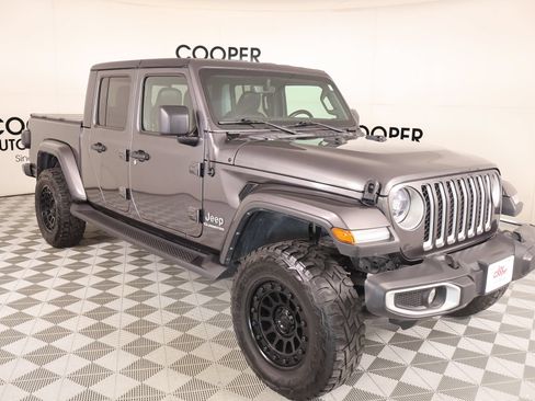 Used 2022 Jeep Gladiator Overland w/ Popular Equipment Package AWD/4WD image 1