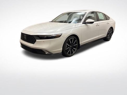 Used 2024 Honda Accord Touring image 1