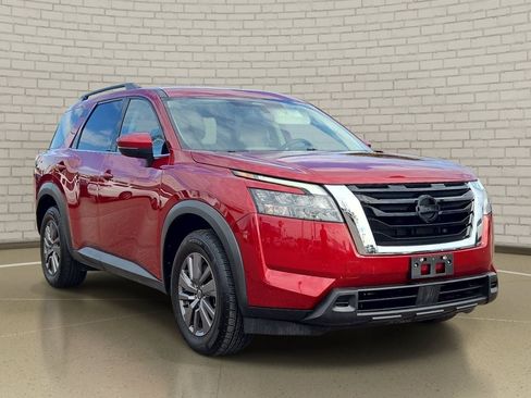 Certified 2024 Nissan Pathfinder SV FWD image 3