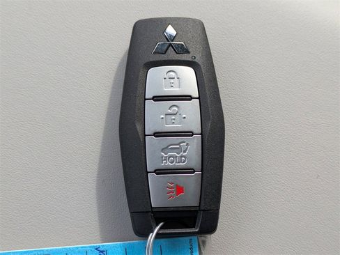 New 2026 Mitsubishi Outlander SE image 33