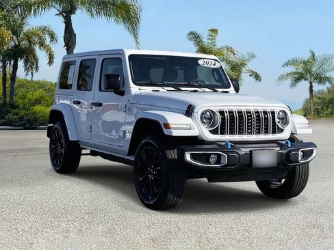 Used 2024 Jeep Wrangler Unlimited Sahara image 5