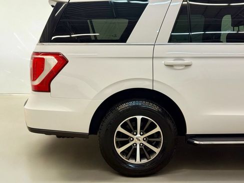 Used 2019 Ford Expedition XLT w/ Equipment Group 202A AWD/4WD image 9