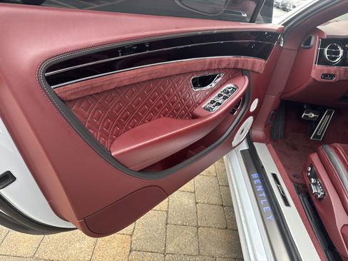 Used 2022 Bentley Continental GT Speed image 13