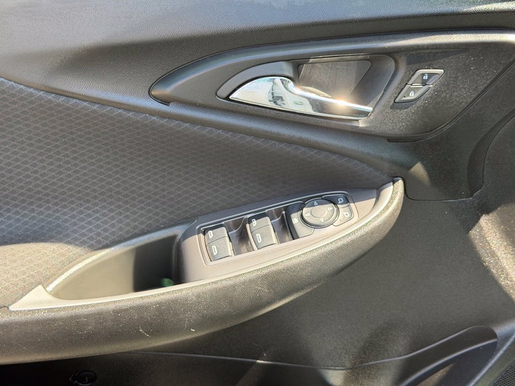 Used 2025 Chevrolet Malibu LT FWD image 19