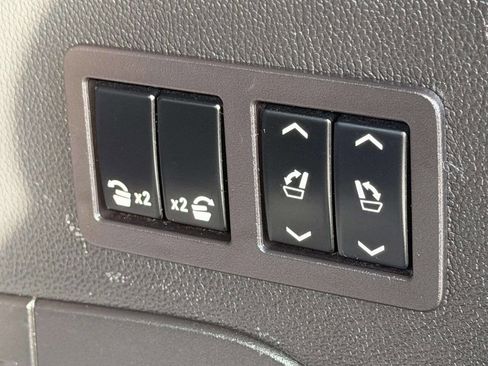 Used 2019 Chevrolet Suburban Premier w/ Premier Plus Edition image 10