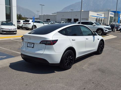 Used 2021 Tesla Model Y Long Range AWD/4WD image 3