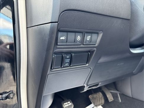 Used 2024 Nissan Armada SL image 30