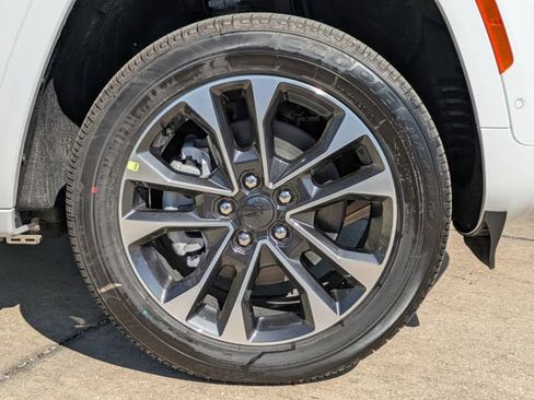 New 2025 Jeep Grand Cherokee Overland w/ Trailer Tow Package image 12