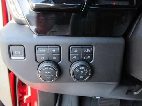 Used 2022 Chevrolet Silverado 1500 ZR2 AWD/4WD image 24