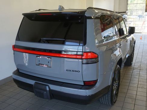 Used 2024 Lexus GX 550 w/ Cold Area Package AWD/4WD image 18