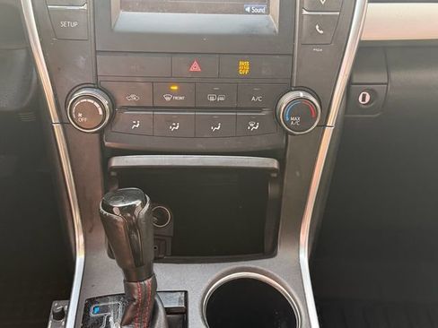 Used 2016 Toyota Camry SE FWD image 15