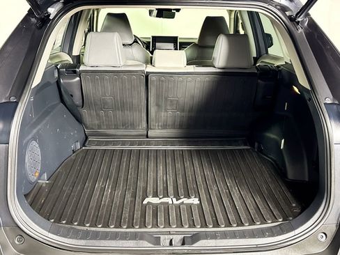 Used 2021 Toyota RAV4 XLE Premium image 21