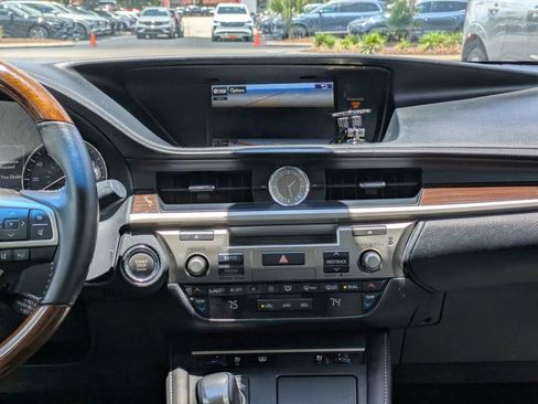 Used 2016 Lexus ES 350 w/ Luxury Package w/Wood Trim FWD image 17