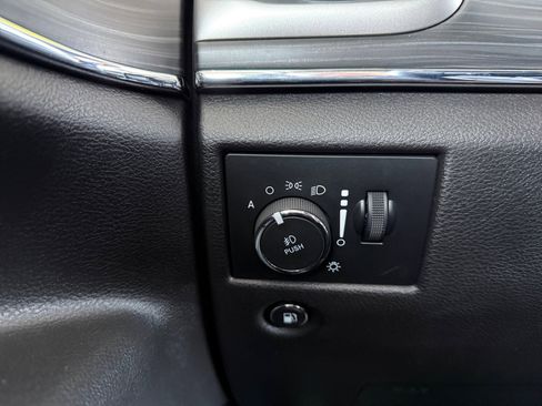 Used 2019 Jeep Grand Cherokee Limited RWD image 19