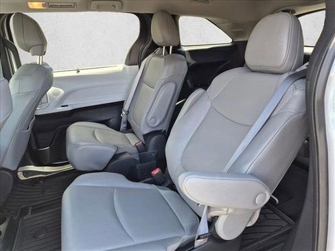 Used 2025 Toyota Sienna XLE w/ XLE Plus Package AWD/4WD image 18