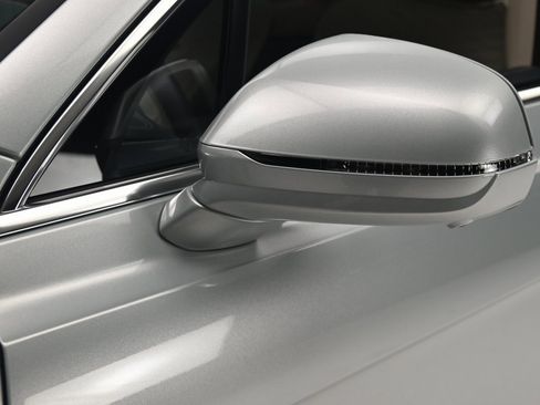 Certified 2025 Bentley Bentayga Extended Wheelbase image 31